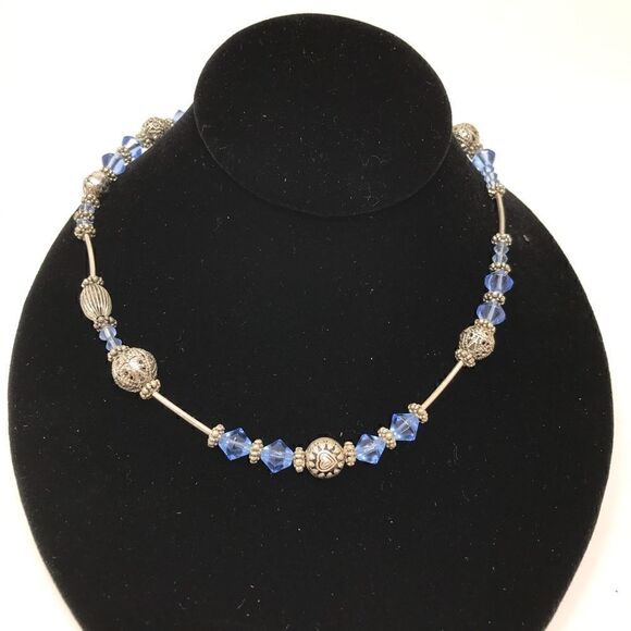 Blue and silver glass bead necklace. - Picture 1 of 4